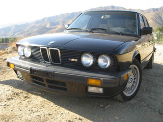 Illustration for article titled 1988 BMW E28 M5